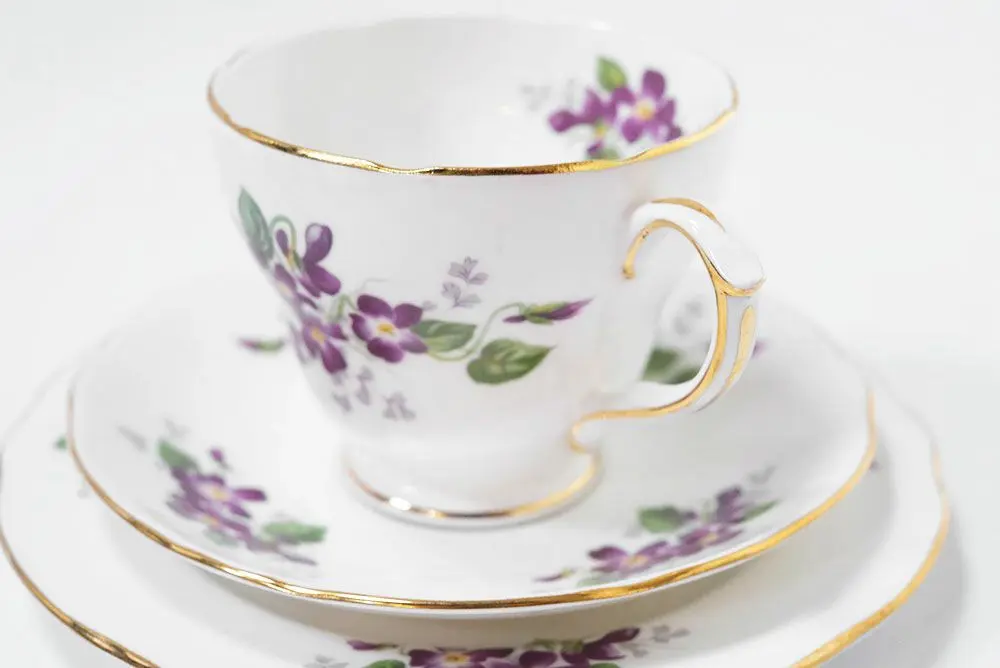 ヴィンテージ DUCHESSティーカップトリオ"Violetta" ダッチェス イギリス 菫 バイオレット ヴィンテージ食器1