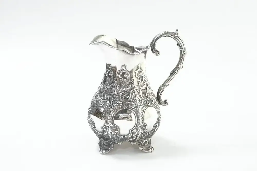 アンティーク シルバープレートミルクポット ロココ様式の装飾が豪華なイギリスのミルクジャグ