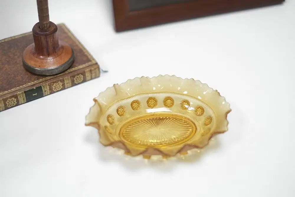 アンティーク琥珀色の小さなガラスの器 イギリス フリルガラス/アンティーク食器