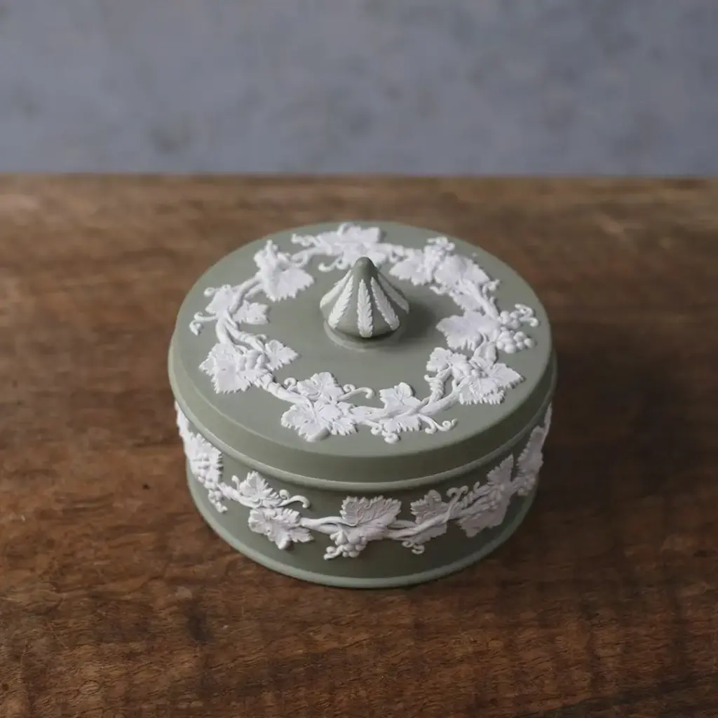 ヴィンテージ WEDGWOODジャスパー 蓋付小物入れ ケース ストーンウェア イギリス セージグリーン1