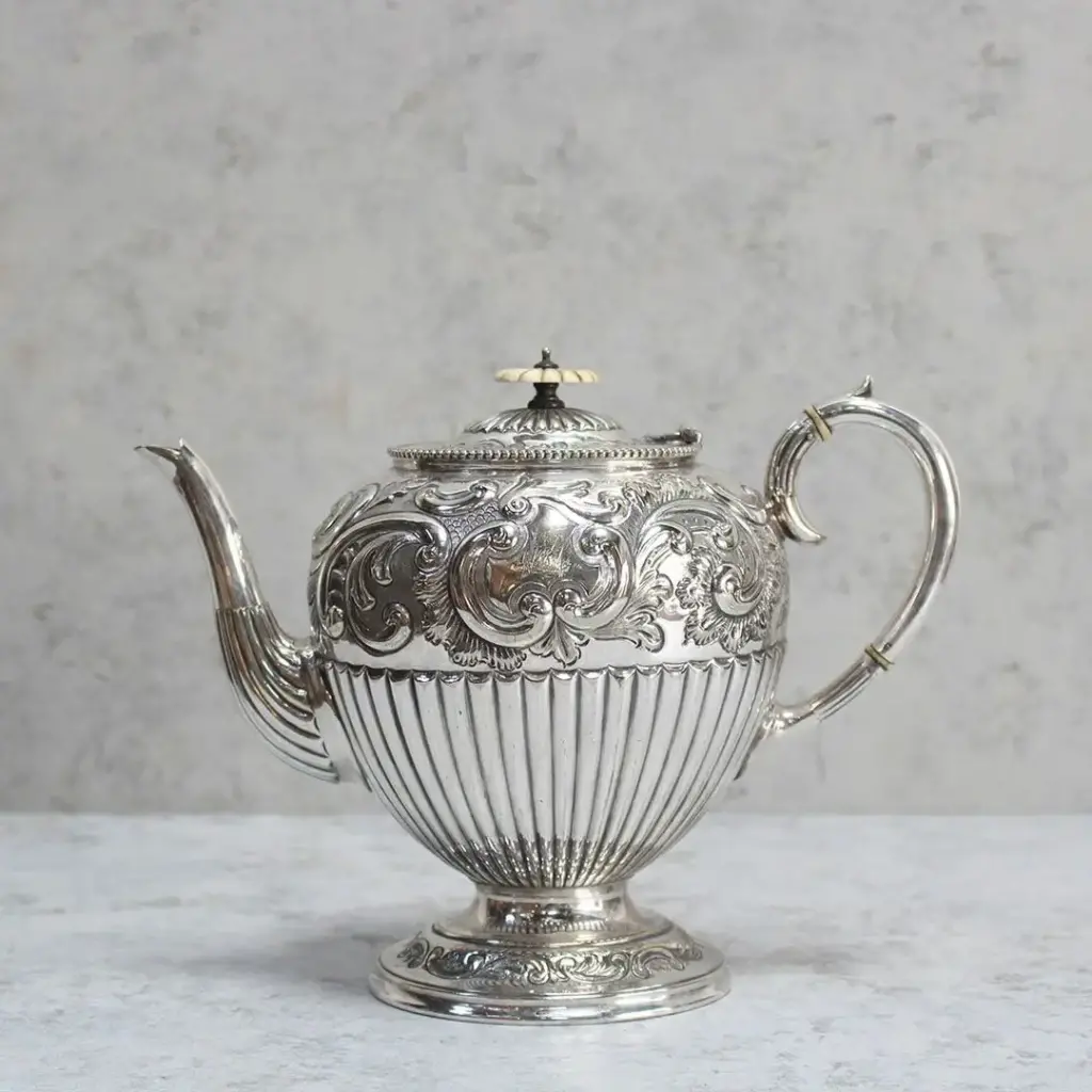 アンティーク シルバープレートティーポット ヴィクトリアンロココ 自然主義的なアカンサスモチーフ装飾
