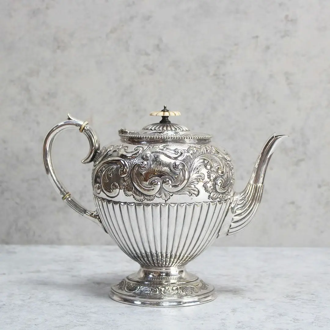 アンティーク シルバープレートティーポット ヴィクトリアンロココ 自然主義的なアカンサスモチーフ装飾