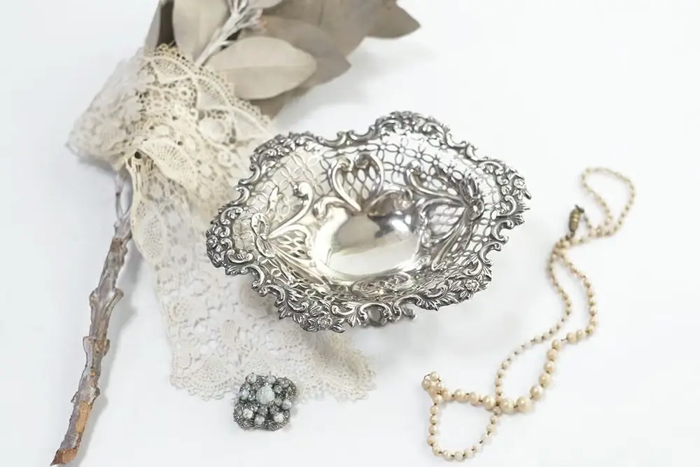 ヴィンテージ スターリングシルバーピンディッシュ イギリス ロンドンで作られた純銀(92.5)トレイ
