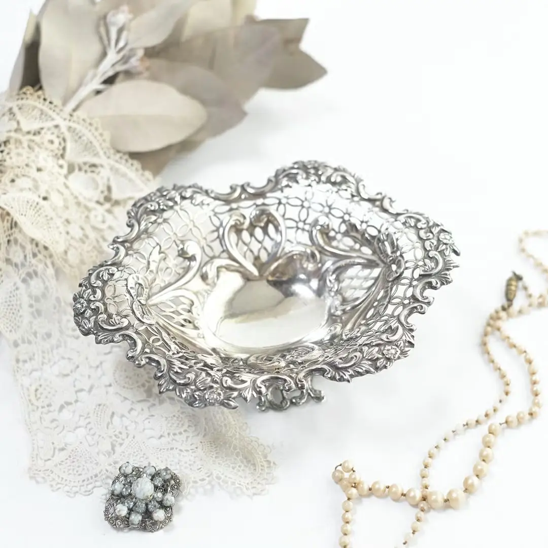 ヴィンテージ スターリングシルバーピンディッシュ イギリス ロンドンで作られた純銀(92.5)トレイ