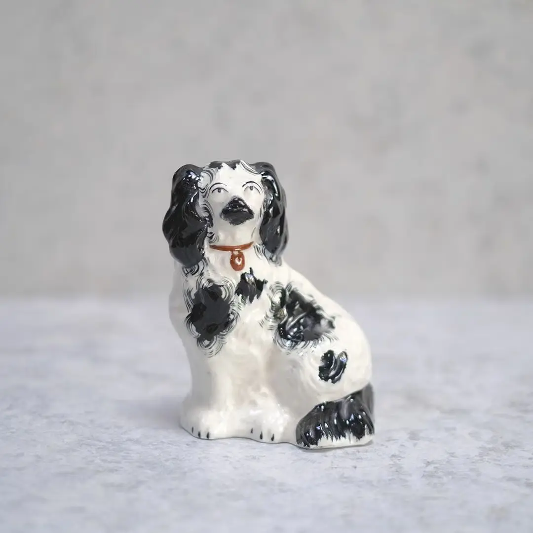 アンティークスタッフォードシャードッグ イギリス 陶器の犬の置物