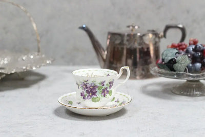 ヴィンテージROYAL ALBERT(ロイヤルアルバート)カップ＆ソーサ イギリス バイオレット 菫 February