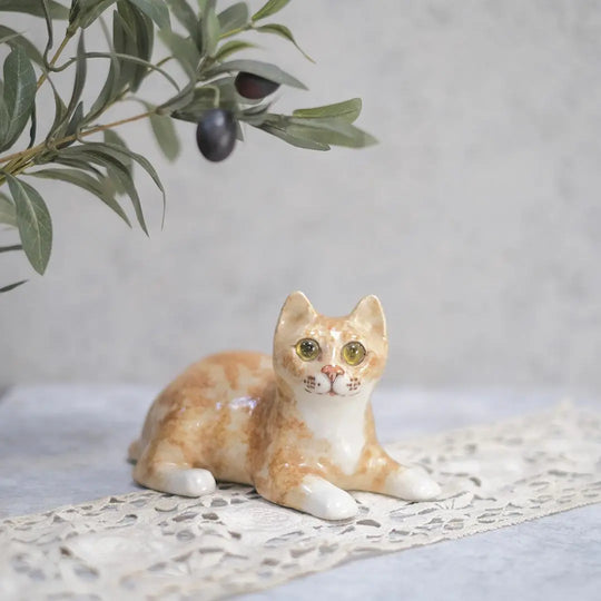 ヴィンテージ ウィンスタンレーキャット 寝そべる茶トラ子猫 イギリス 陶芸作家Jenny Winstanley 置物 ケンジントンキャット