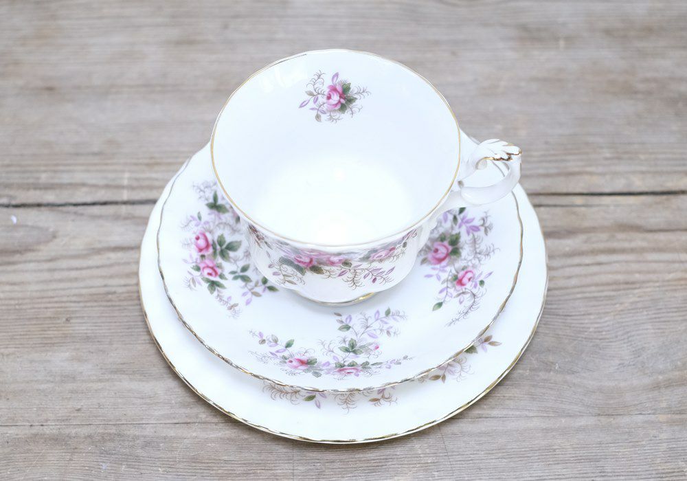 ヴィンテージ・Royal Albertティーカップトリオ/ラベンダーローズ美品3