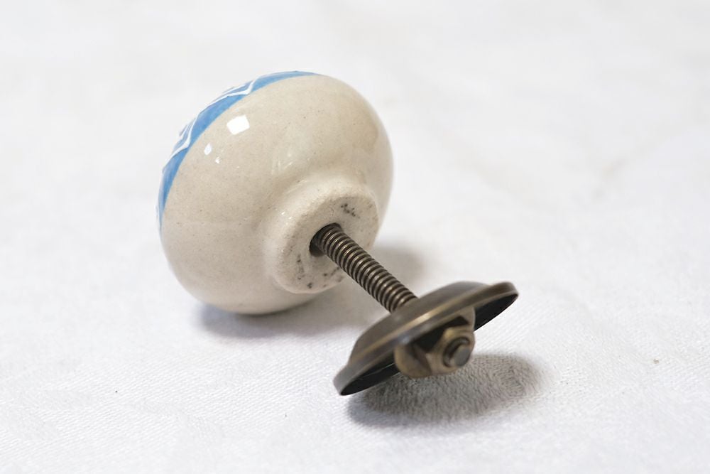 陶器製の引き出しのとって3