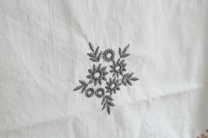 落ち着いた色の刺繍5