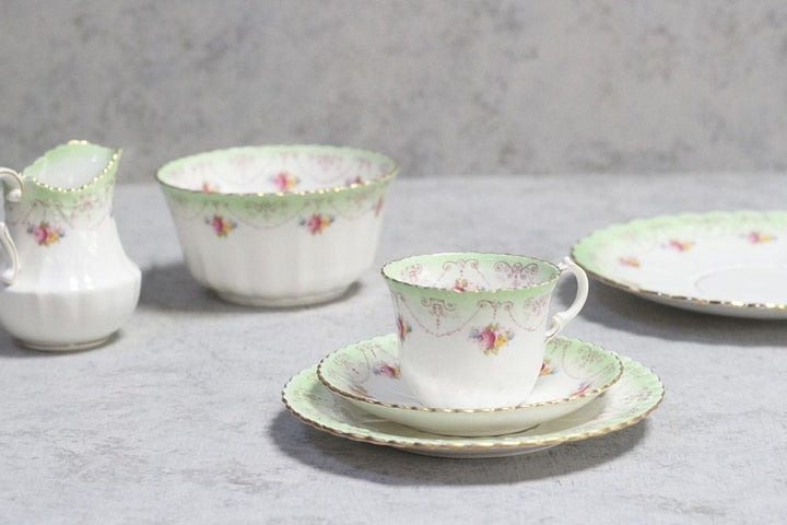 アンティークティーカップトリオ イギリス ROYAL ALBERT(ロイヤル