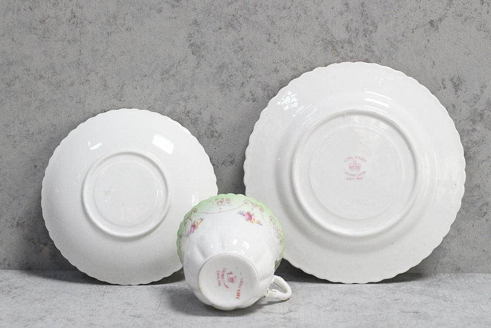 アンティークティーカップトリオ イギリス ROYAL ALBERT CROWN CHINA77