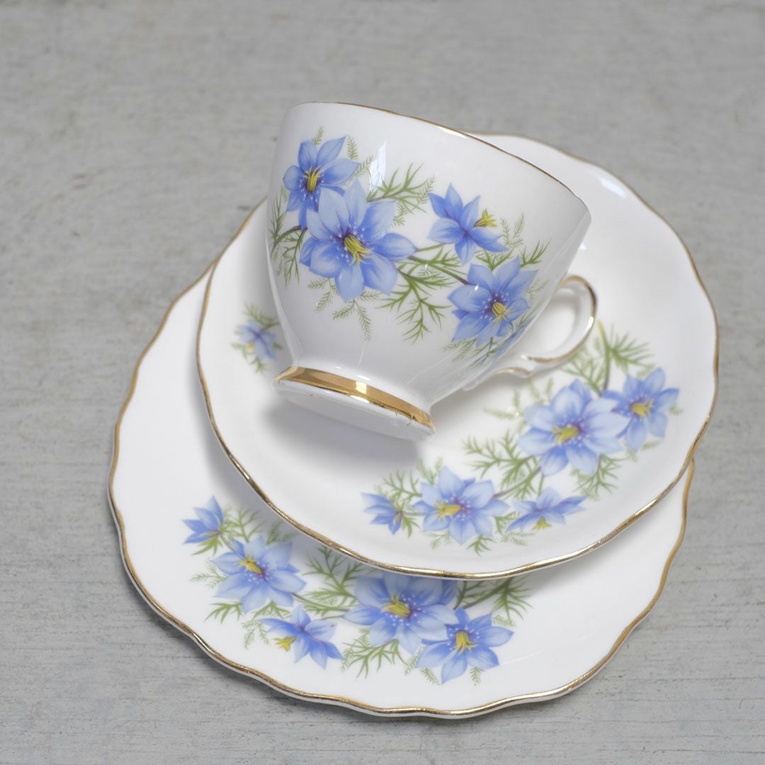 ヴィンテージティーカップトリオ Colclough(コルクラフ) ブルーフラワー イギリス44