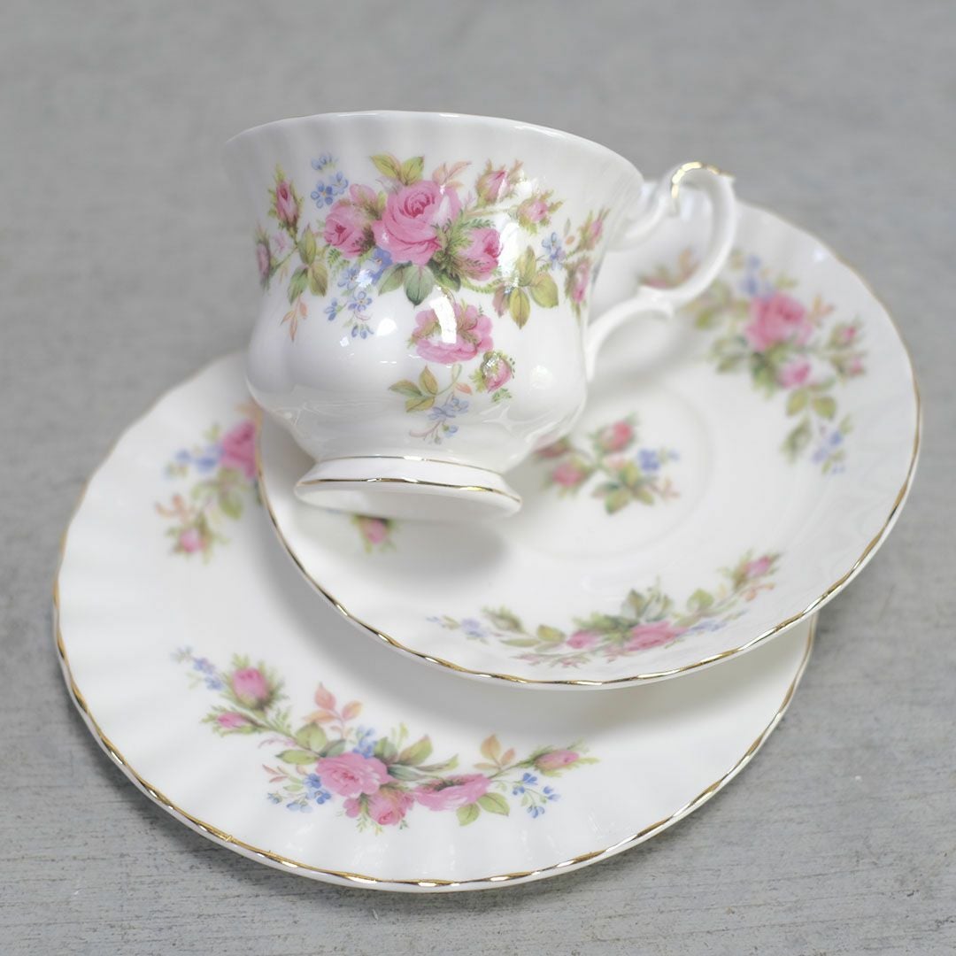 ヴィンテージティーカップトリオ Royal Albert ロイヤルアルバート MOSS ROSE モスローズ33