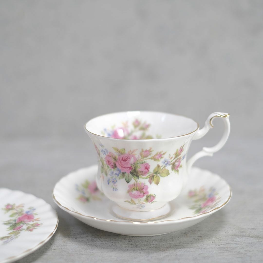 ヴィンテージティーカップトリオ Royal Albert ロイヤルアルバート MOSS ROSE モスローズ55