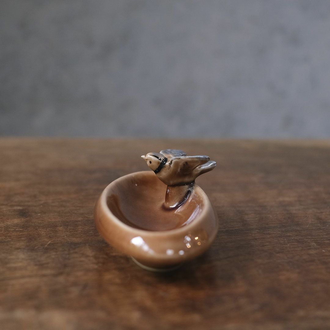 ヴィンテージ 気まぐれな小皿 イギリス WADE社 陶器の鳥の置物.