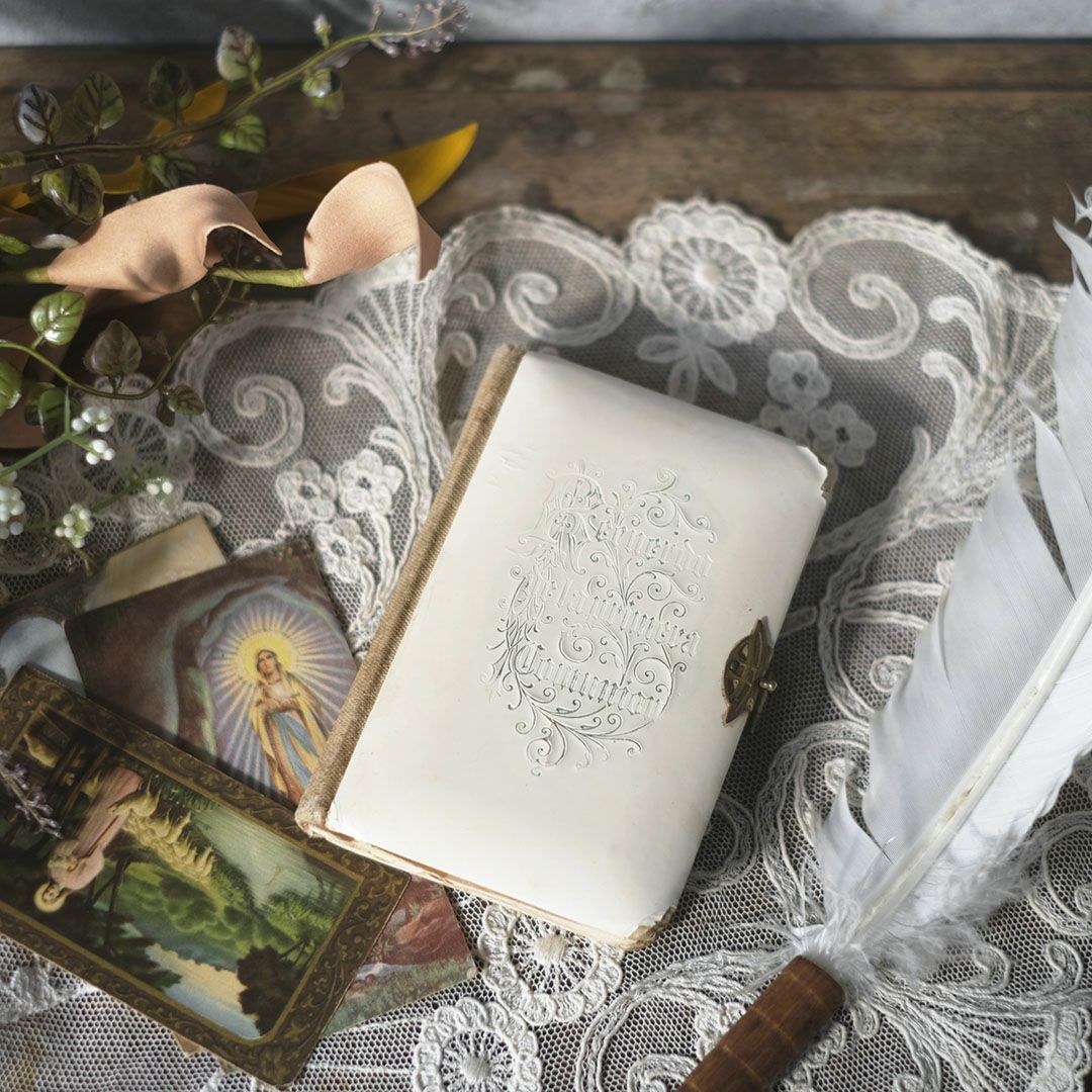 モノグラム入りの祈祷書