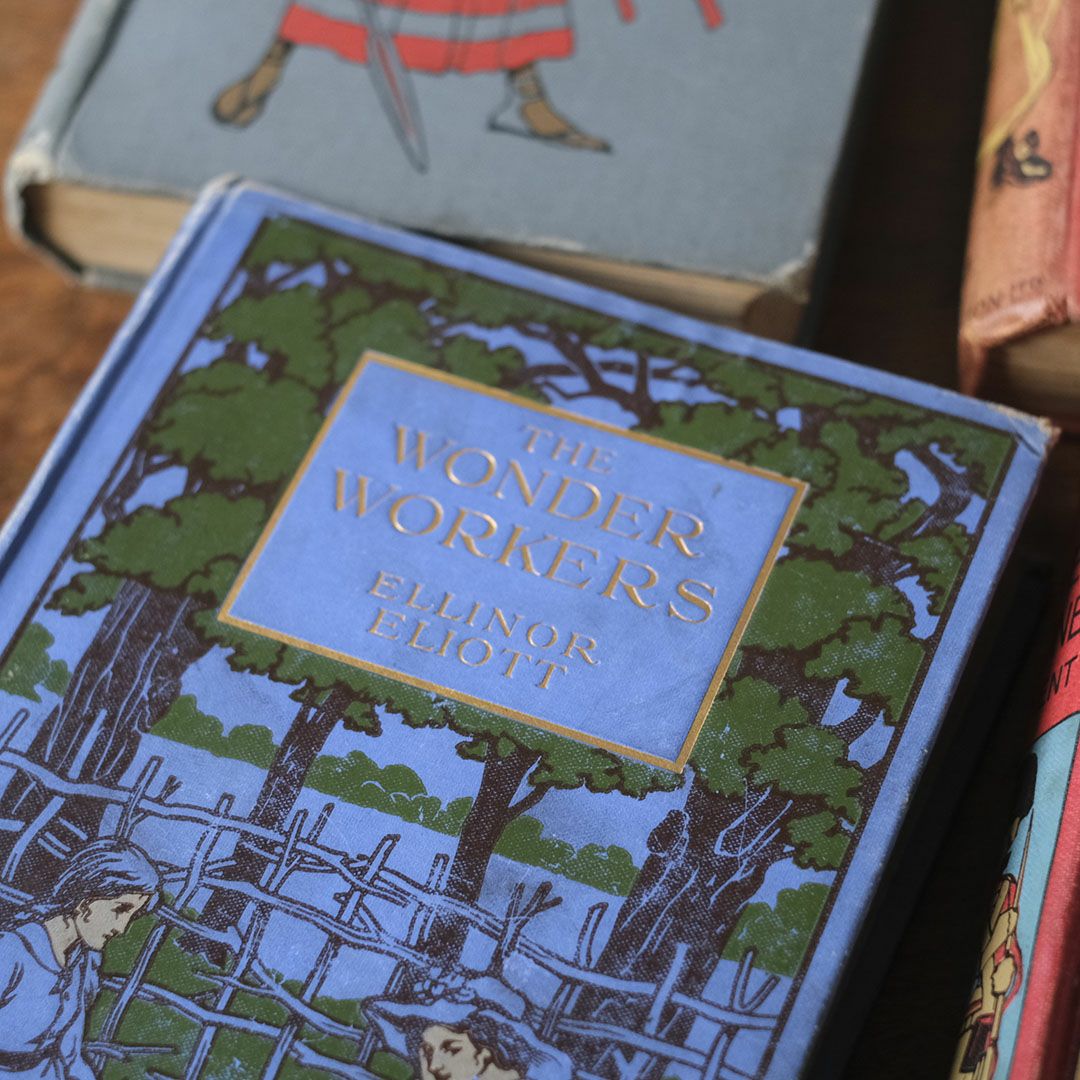 アンティーク本 イギリスの古い児童書 カラフルな表紙88