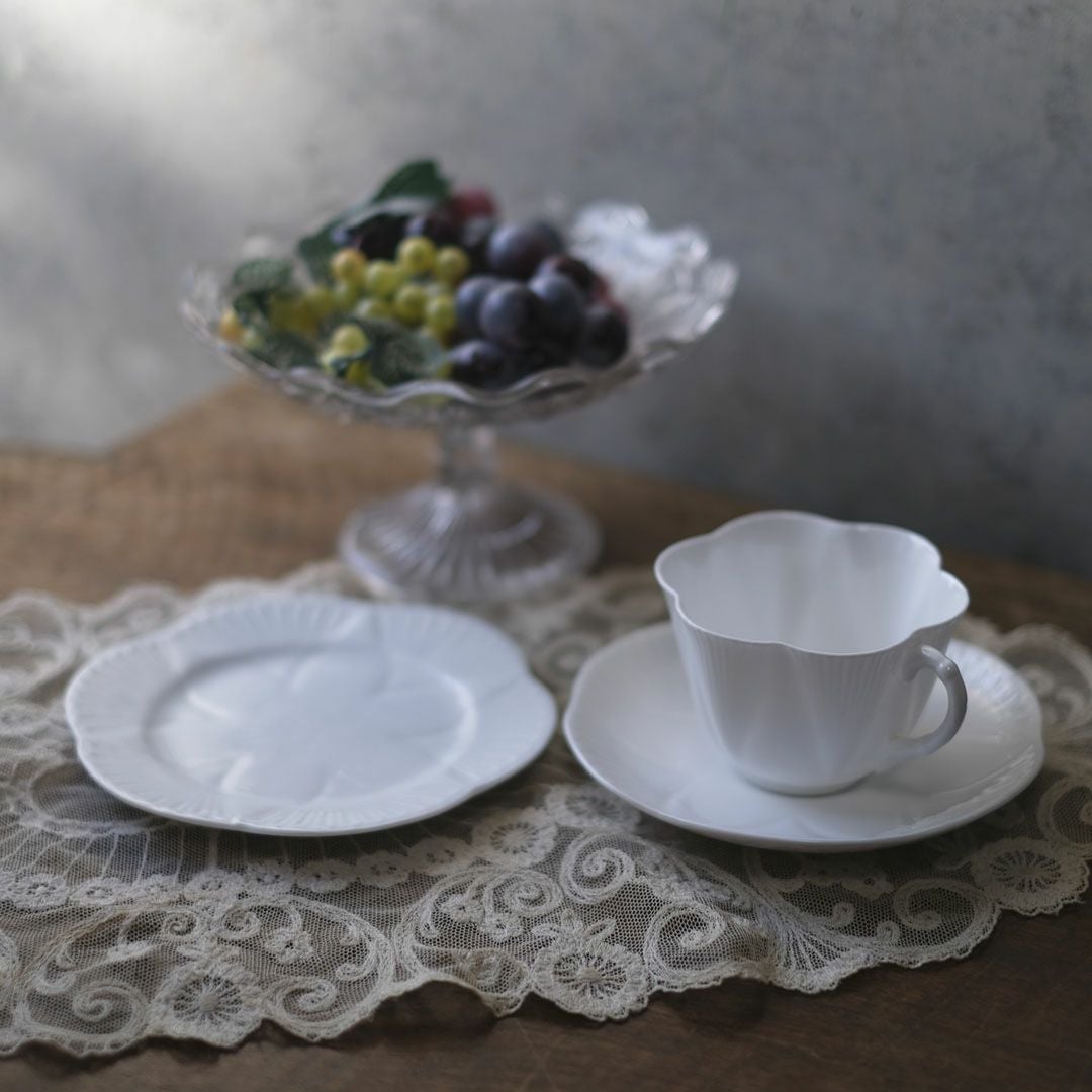ヴィンテージティーカップトリオ SEHLLY シェリーDAINTY WHITE 白色の優美 イギリス22