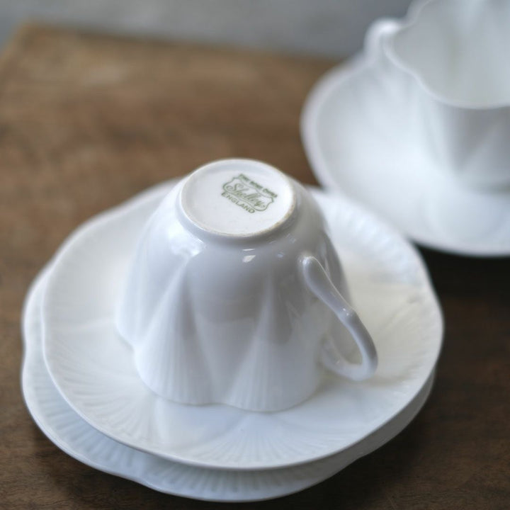 ヴィンテージティーカップトリオ SEHLLY シェリーDAINTY WHITE 白色の優美 イギリス44