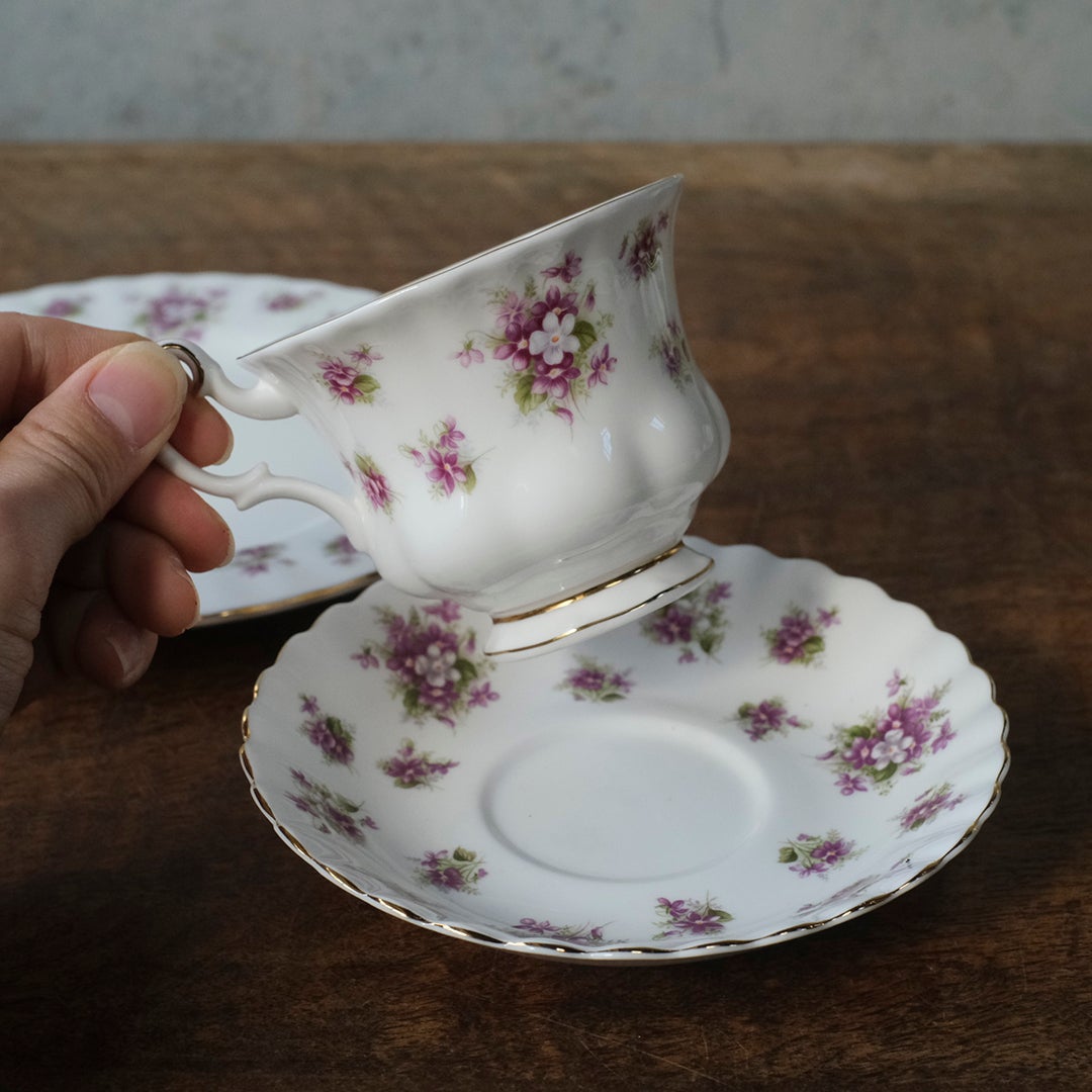 ヴィンテージティーカップトリオ Royal Albert Sweet Violets ロイヤルアルバート スウィートバイオレット イギリス