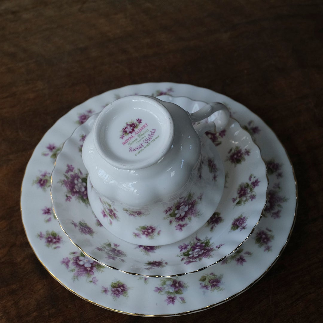 ヴィンテージティーカップトリオ Royal Albert Sweet Violets ロイヤルアルバート スウィートバイオレット イギリス