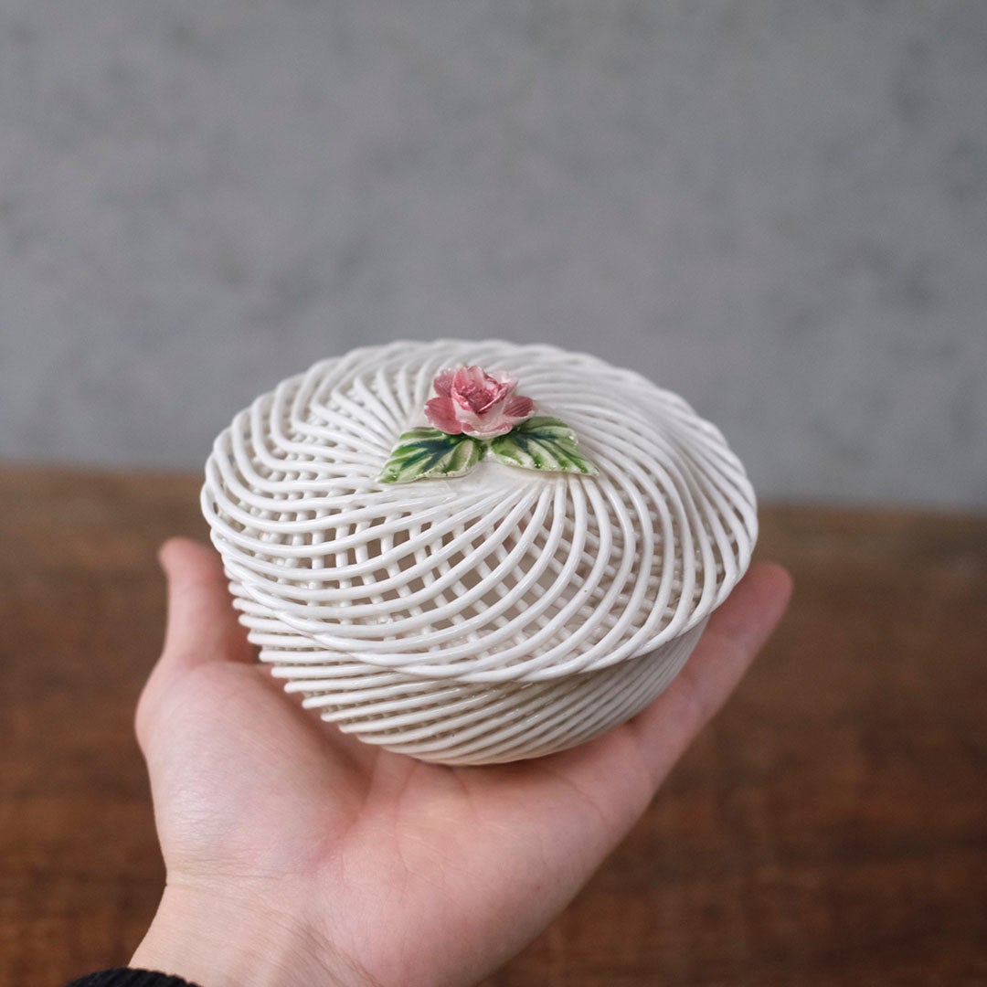 ヴィンテージ マニセス焼 蓋付きバスケット 薔薇の装飾 スペイン
