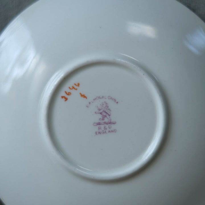 アンティーク Balmoral China リボンと薔薇のティーカップトリオ　イギリス