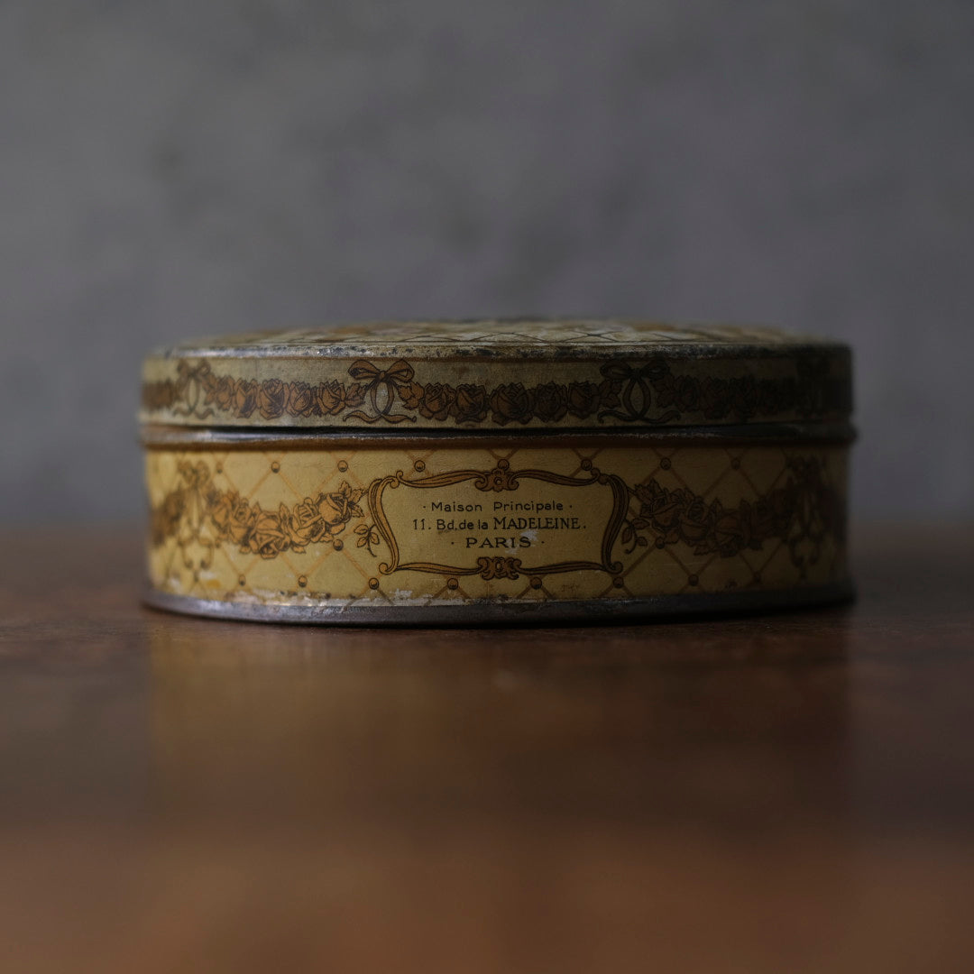 アンティーク ティンボックス チョコレート缶 Marquise de Sévigné マルキーズ・ド・セヴィニェ フランス側面