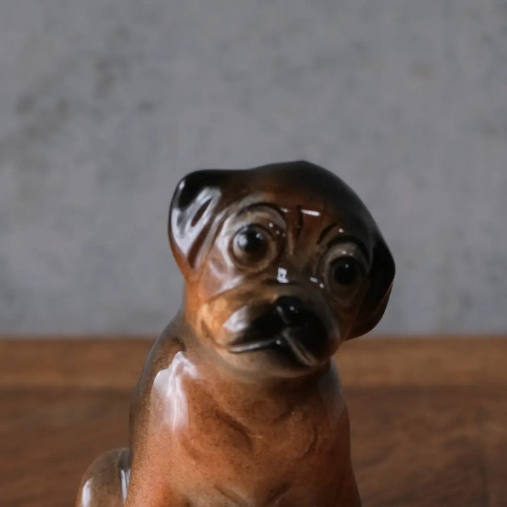 パグの陶器フィギュリン 犬 ウェザビー イギリス ヴィンテージ 顔のアップ