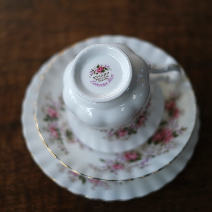 ヴィンテージティーカップトリオ Royal Albert ロイヤルアルバート ラベンダーローズ イギリス