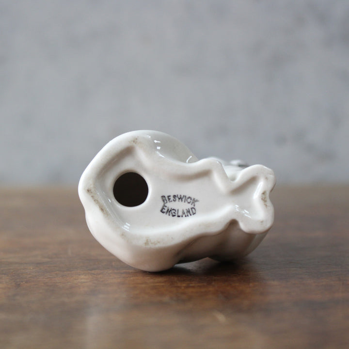ベスウィック 猫の置物 底面 BESWICK ENGLAND 刻印 バックスタンプ