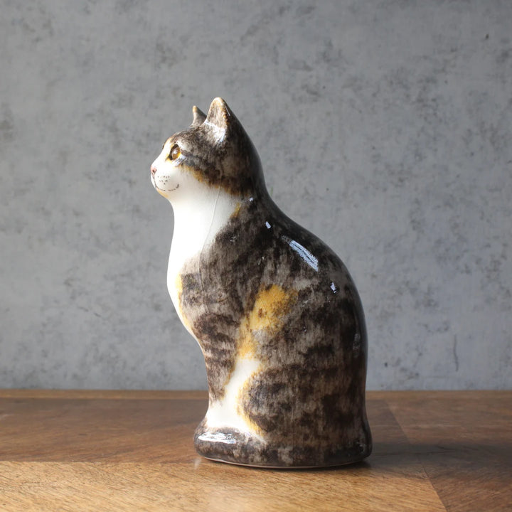三毛猫の猫の置物 ウィンスタンレイ イギリス 推定1970年代 ― 左側面から見た全身