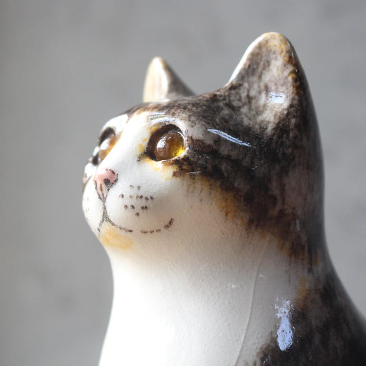 三毛猫の猫の置物 ウィンスタンレイ イギリス 推定1970年代 ― 顔のアップ、ガラスの瞳と絵付け