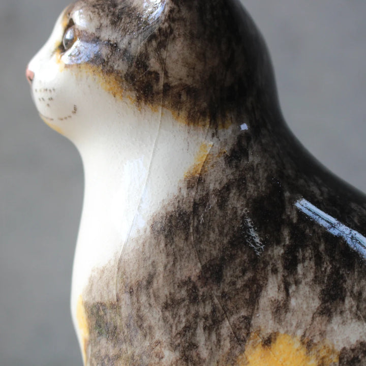 三毛猫の猫の置物 ウィンスタンレイ イギリス 推定1970年代 ― 首から肩のグレーズの質感