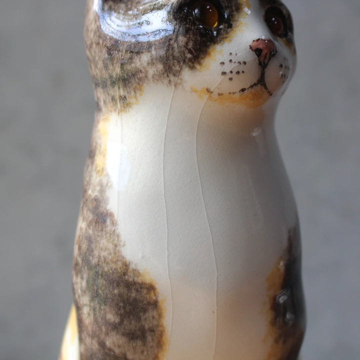 三毛猫の猫の置物 ウィンスタンレイ イギリス 推定1970年代 ― 胸元と顔のアップ