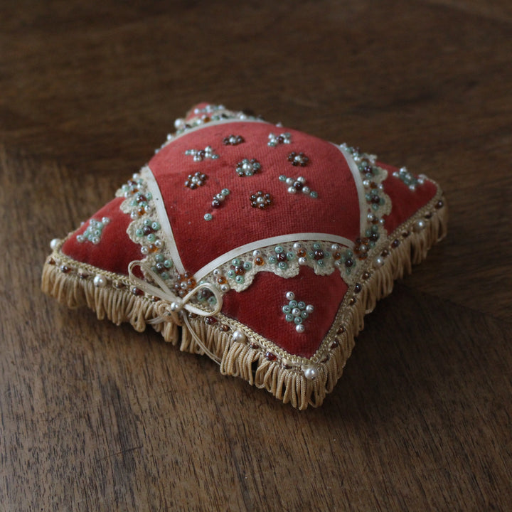 ヴィンテージ ピンクッション ビーズ刺繍 ベルベット フランス 全体の形