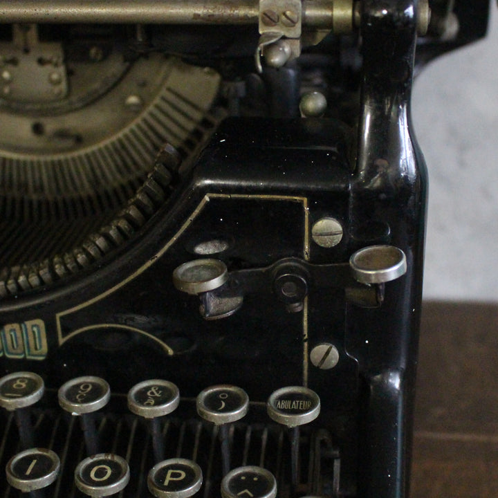 アンティーク タイプライター UNDERWOOD アメリカ － タイプバー・活字部分のアップ