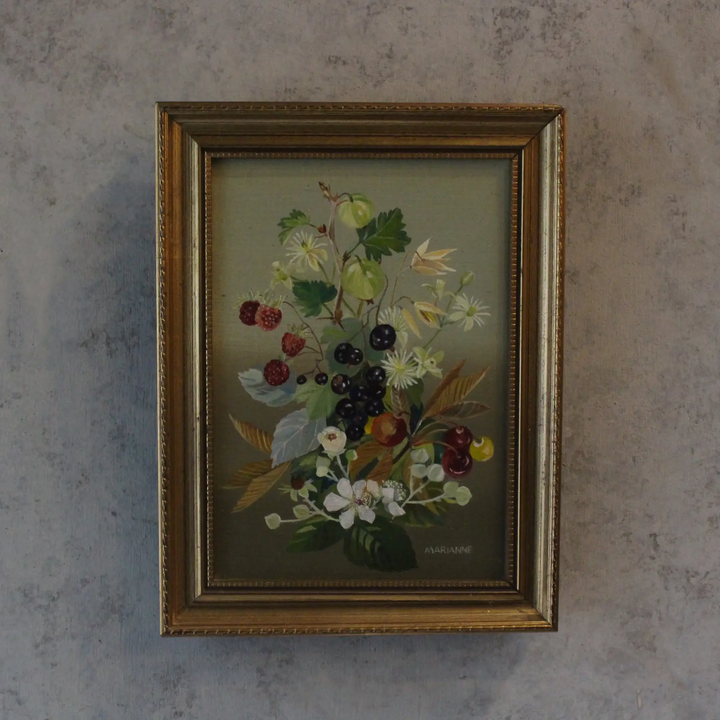 ヴィンテージ油彩画 木の実と花の静物 イギリス 1960年代頃 正面から見た額全体