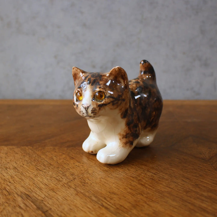 ウィンスタンレイ 子猫のフィギュリン イギリス 1980-1990年代頃 斜め前からのアップ