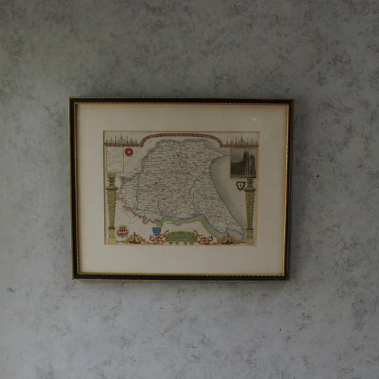 アンティーク 地図の額絵 ヨークシャー イギリス 壁に正面から掛けた額全体