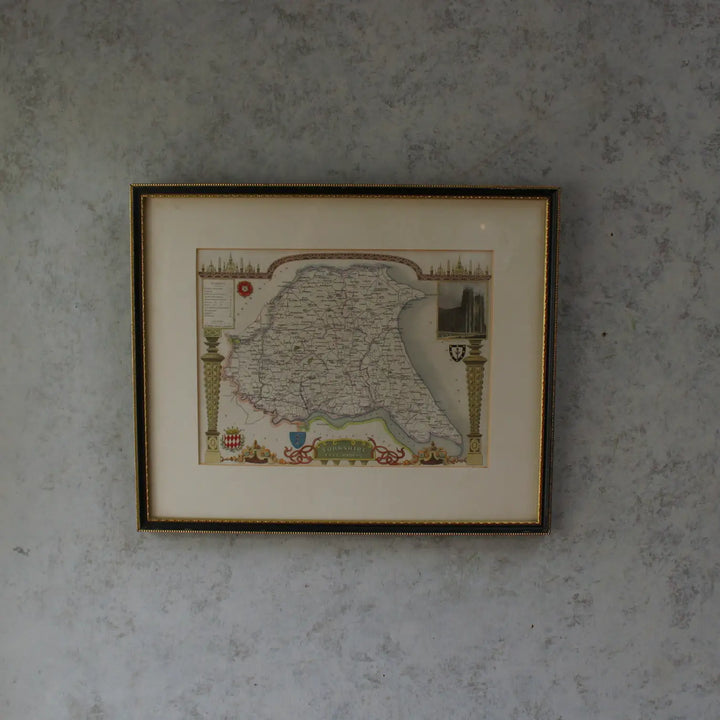 アンティーク 地図の額絵 ヨークシャー イギリス 壁に正面から掛けた額全体