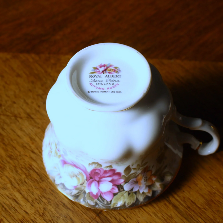 ロイヤルアルバート オータムローズ ティーカップトリオ イギリス｜底面のROYAL ALBERT バックスタンプ