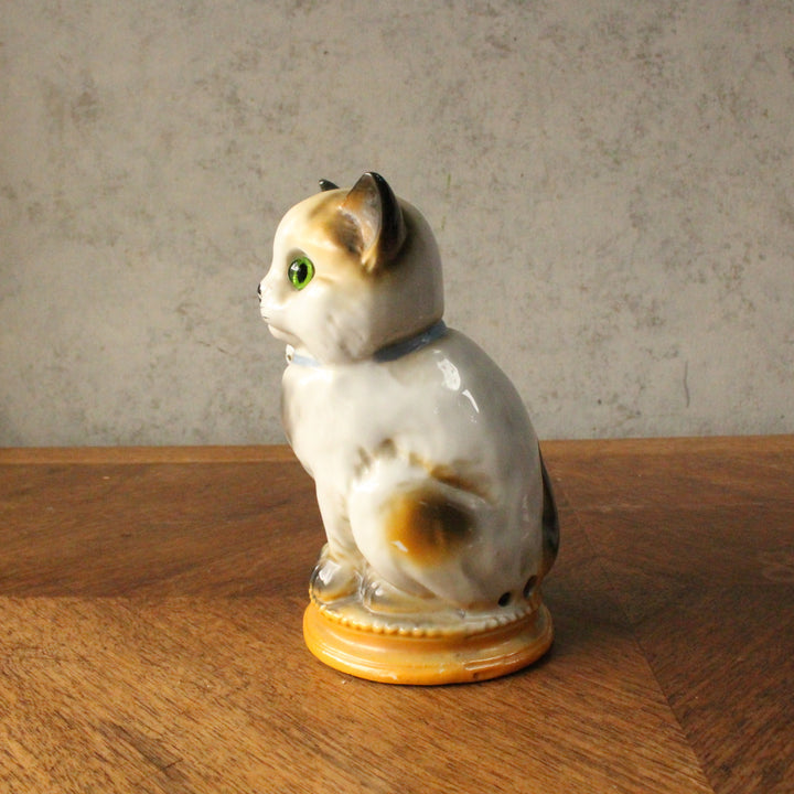 ヴィンテージ 猫の置物 グラスアイ イギリス 1960年代頃 側面から見た姿。手描きの縞模様