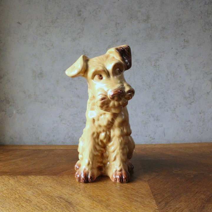 ヴィンテージ シルバック 犬の置物 イギリス 20世紀半ば頃 ― 正面やや左からの全体