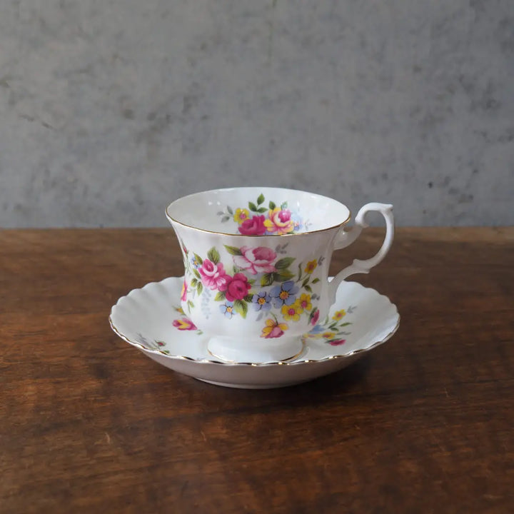 ヴィンテージ ティーカップトリオ Royal Albert ロイヤルアルバート  Nosega イギリス