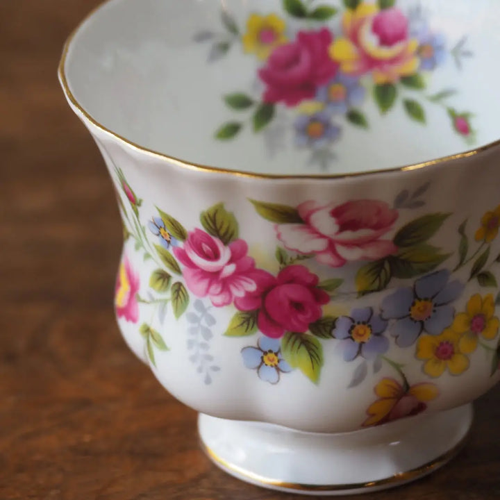 ヴィンテージ ティーカップトリオ Royal Albert ロイヤルアルバート  Nosega イギリス