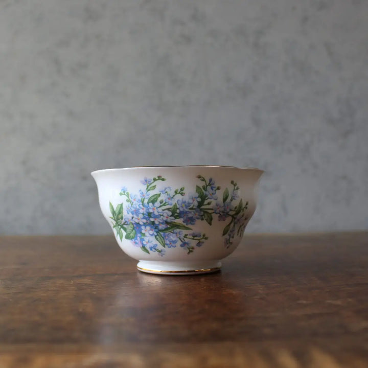 Queen Anne シュガーボウル 勿忘草の花絵と金彩の拡大