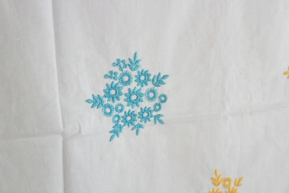 お花の刺繍カーテンB7