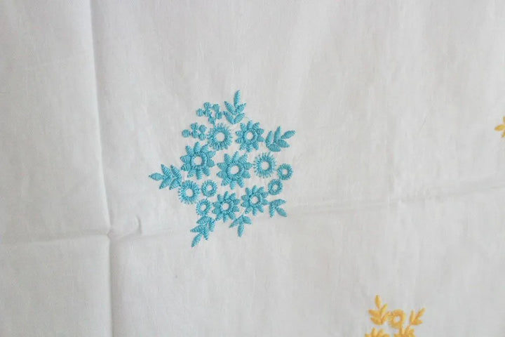 お花の刺繍カーテンB7